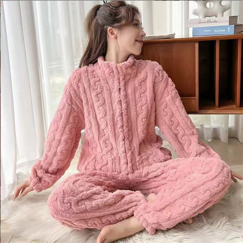 Debeli flis set pidžama sa zipperom i jacquard džepovima, V-izrez, dugi rukavi