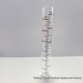 Sklenený dažďomer s plochým otvorom a tlačiteľnou stupnicou pre vonkajšie meranie dažďa