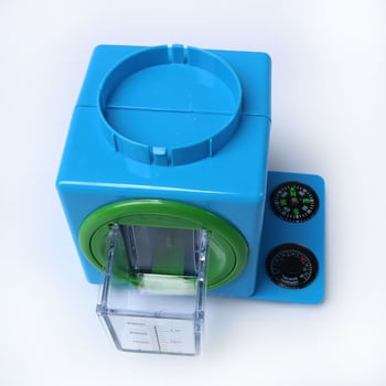 Σετ μετεωρολογικών επιστημονικών οργάνων για παιδιά — ανεμόλιθος, μετρητής ταχύτητας ανέμου, μετρητής βροχής, πυξίδα, θερμόμετρο; Μάρκα: Other; Ηλικία: 4–6 ετών; 3C: Άλλα παιχνίδια κάτω των 14