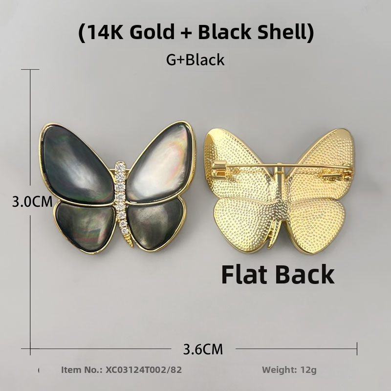 Ženska broš s leptiricom – bakar, mikro pavé, kopča od prirodnog bisera