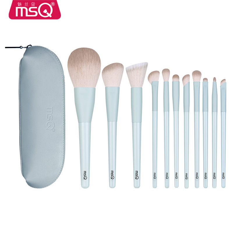 MSQ 11 darabos sminkecset készlet – műszálas sörték, műanyag nyél, teljes hossz 18,5 cm, sörtéjének hossza 5,5 cm, tartalmaz sminkecset-táskát