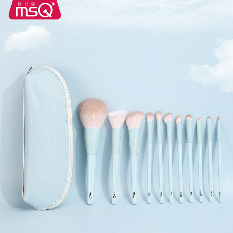 MSQ 11 darabos sminkecset készlet – műszálas sörték, műanyag nyél, teljes hossz 18,5 cm, sörtéjének hossza 5,5 cm, tartalmaz sminkecset-táskát
