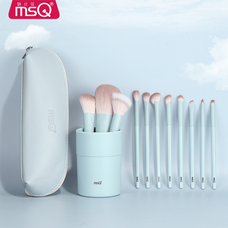 MSQ 11 darabos sminkecset készlet – műszálas sörték, műanyag nyél, teljes hossz 18,5 cm, sörtéjének hossza 5,5 cm, tartalmaz sminkecset-táskát