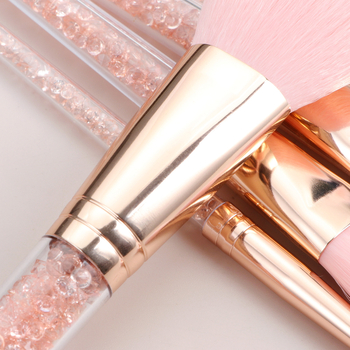 7-dijelni set četkica za makeup s sintetičkim vlaknima, dugim plastičnim drškama, ukupna duljina 16 cm, duljina vlakna 40 mm