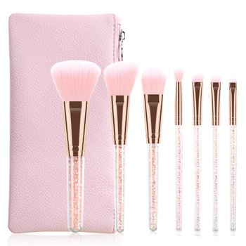 7-dijelni set četkica za makeup s sintetičkim vlaknima, dugim plastičnim drškama, ukupna duljina 16 cm, duljina vlakna 40 mm