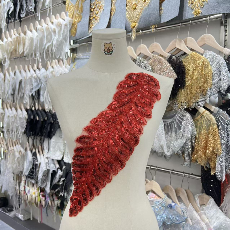 Patch textil cu paiete și broderie, formă de frunză, poliester, brand Domi