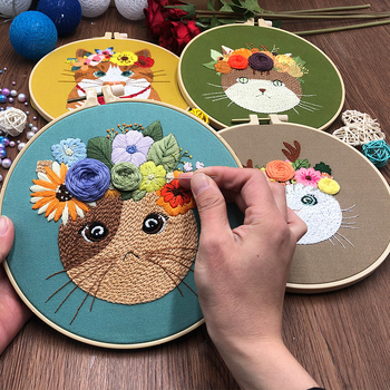 Set za križićno šivanje od Suzi embroidery – svilena tkanina, motiv cartoon/anime, za početnike