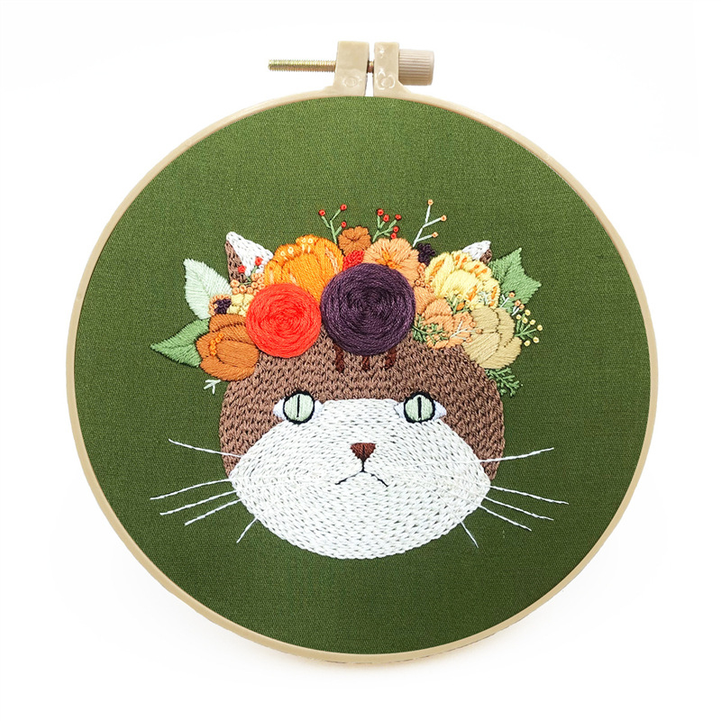Set za križićno šivanje od Suzi embroidery – svilena tkanina, motiv cartoon/anime, za početnike