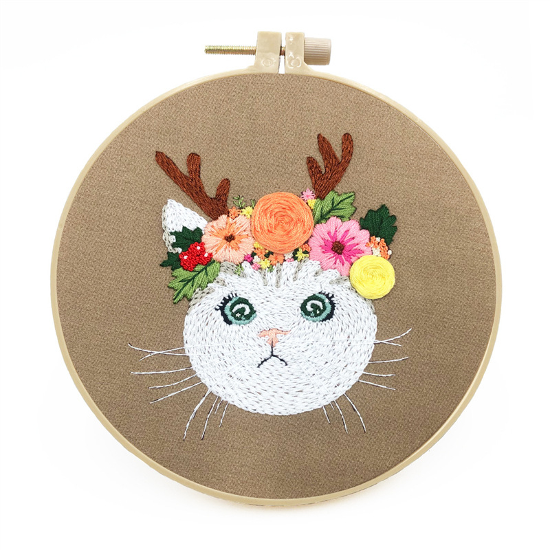 Set za križićno šivanje od Suzi embroidery – svilena tkanina, motiv cartoon/anime, za početnike