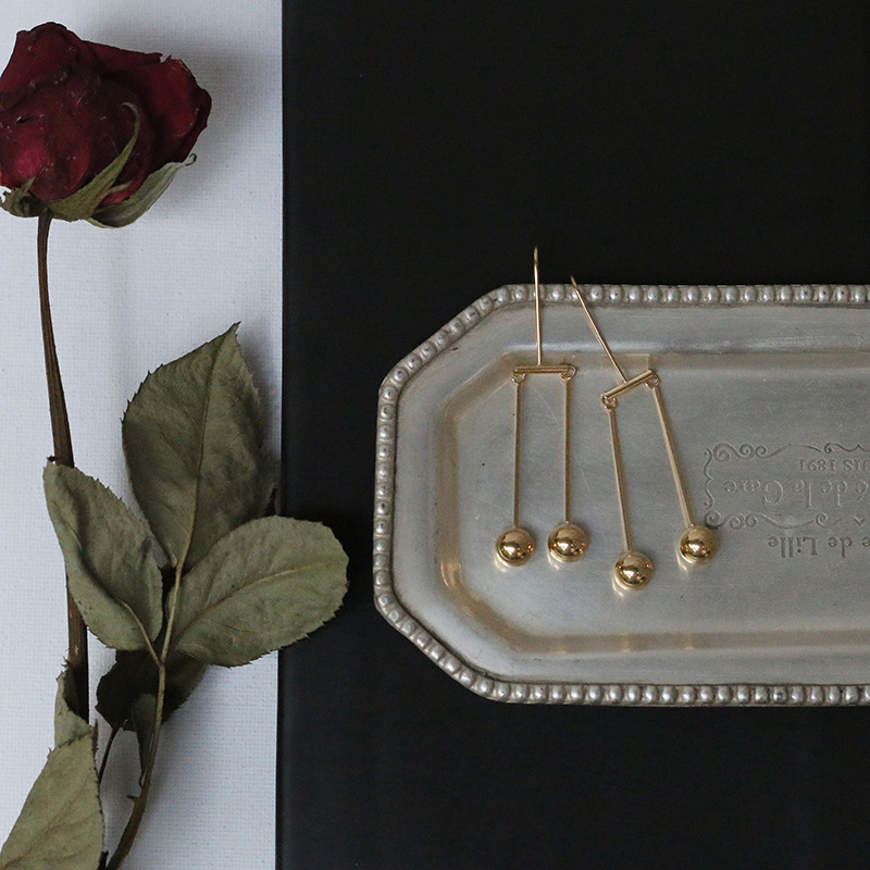 Titánacél fülbevalók geometriai dizájnnal, polírozott felülettel, rozsdamentes acél fülcsapokkal — Whale Rain