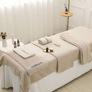 Egyedi logóval ellátott arcápolási törölköző, korall velúr, 230 g, nedvességfelvétel 5–10 s