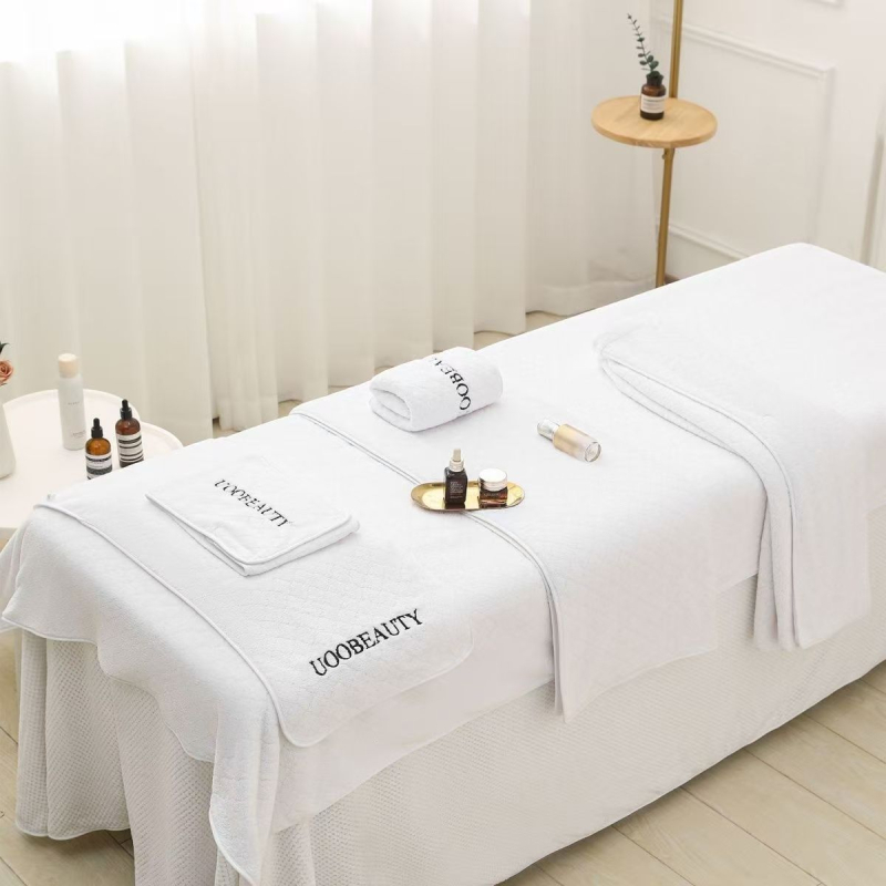 Egyedi logóval ellátott arcápolási törölköző, korall velúr, 230 g, nedvességfelvétel 5–10 s