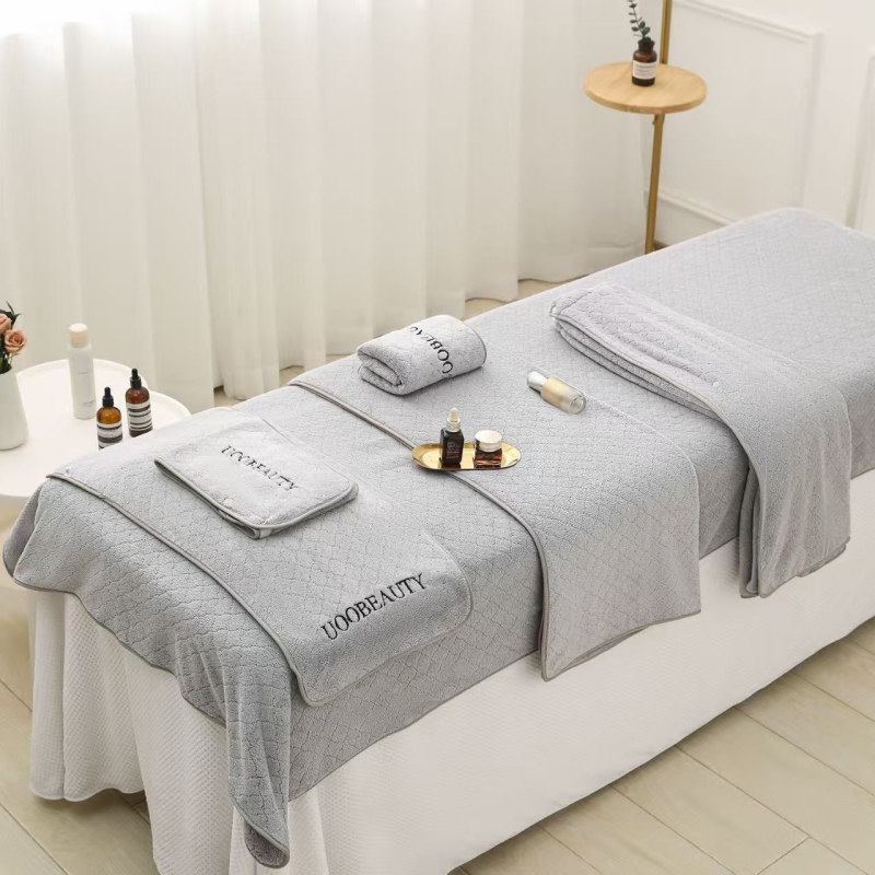 Egyedi logóval ellátott arcápolási törölköző, korall velúr, 230 g, nedvességfelvétel 5–10 s