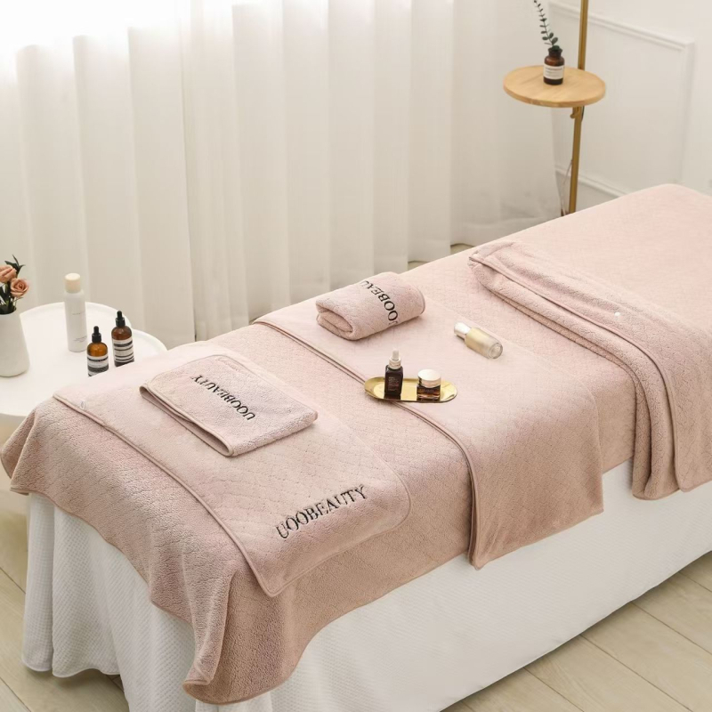 Egyedi logóval ellátott arcápolási törölköző, korall velúr, 230 g, nedvességfelvétel 5–10 s