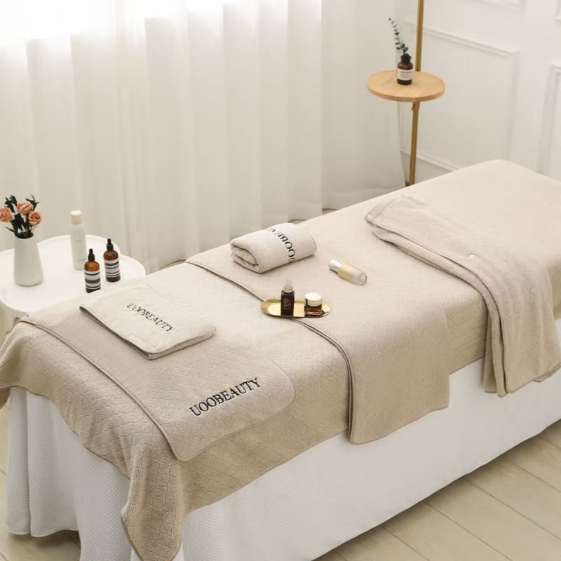 Egyedi logóval ellátott arcápolási törölköző, korall velúr, 230 g, nedvességfelvétel 5–10 s