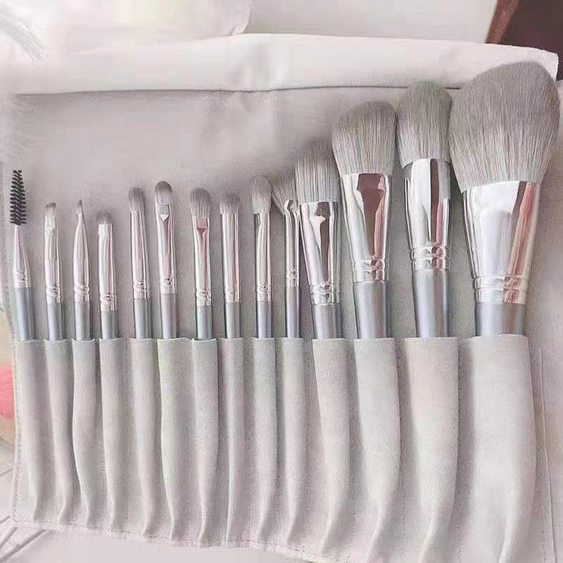 Set kistova za šminku, 14 komada, uključuje kistove za sjenilo, puder, tekuću podlogu i usne, model WY-0021, pogodan za sve tipove kože