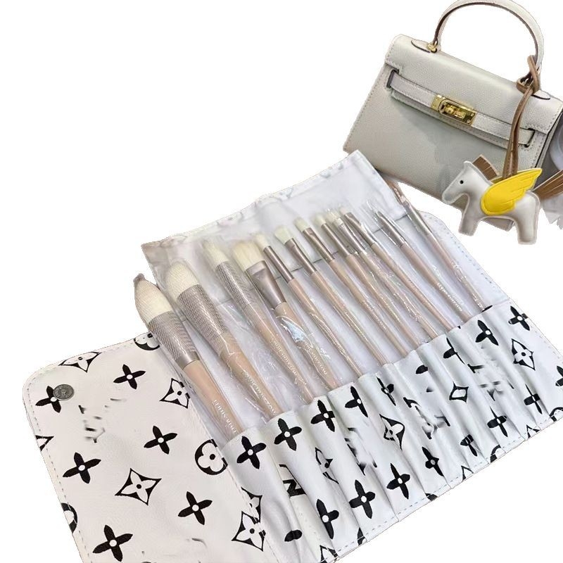 12-komplet četkica za šminkanje, koji uključuje četke za sjenilo, rumenilo, puder, korektor i highlighter; sintetička vlakna, drvene ručke, pakirano u kutiju