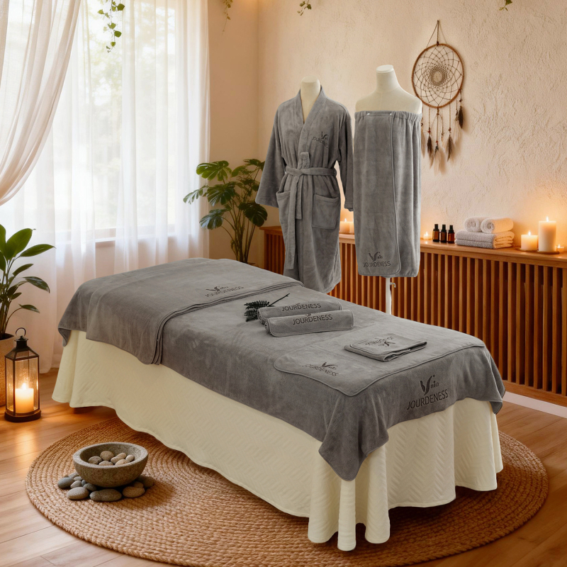 Muchai SPA szépségápolási öt részes készlet: nedvszívó velúr törölköző, testbevonó kendő, lepedő, fejkendő és bőrápolási készlet; anyag: poliészter rost; modern, minimalist stílus; reaktív nyomtatás és festés; logóval testreszabható; melegen tart