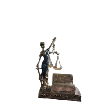 Статуя на богинята на правосъдието Темис за офисно бюро, скулптура за бюро, украшение от смола (Материал: Смола; Категория: Украшения; Опаковка: картон)