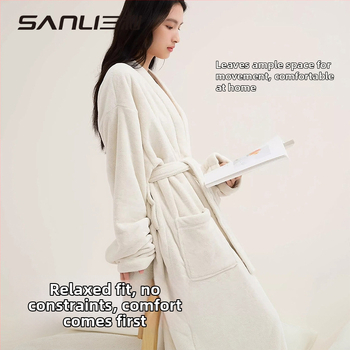 Unisex župan pre pár s Panda vyšivkou, Coral fleece materiál