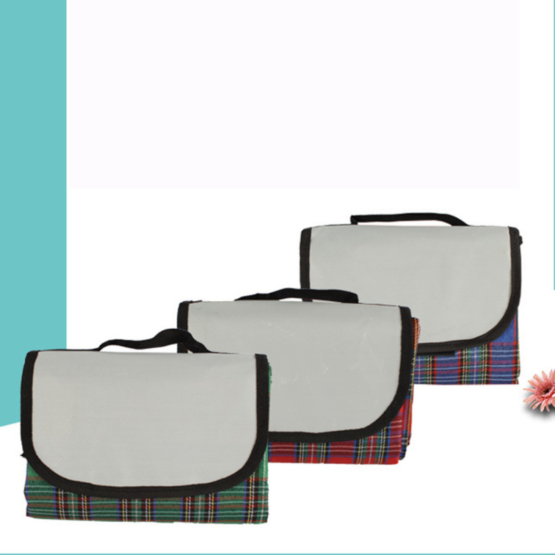 Akril anyagú piknik matrac, nedvszívó és vízálló, hordozható és vastított kivitel, modell 777, tömeg 1000 g, 4–6 személynek