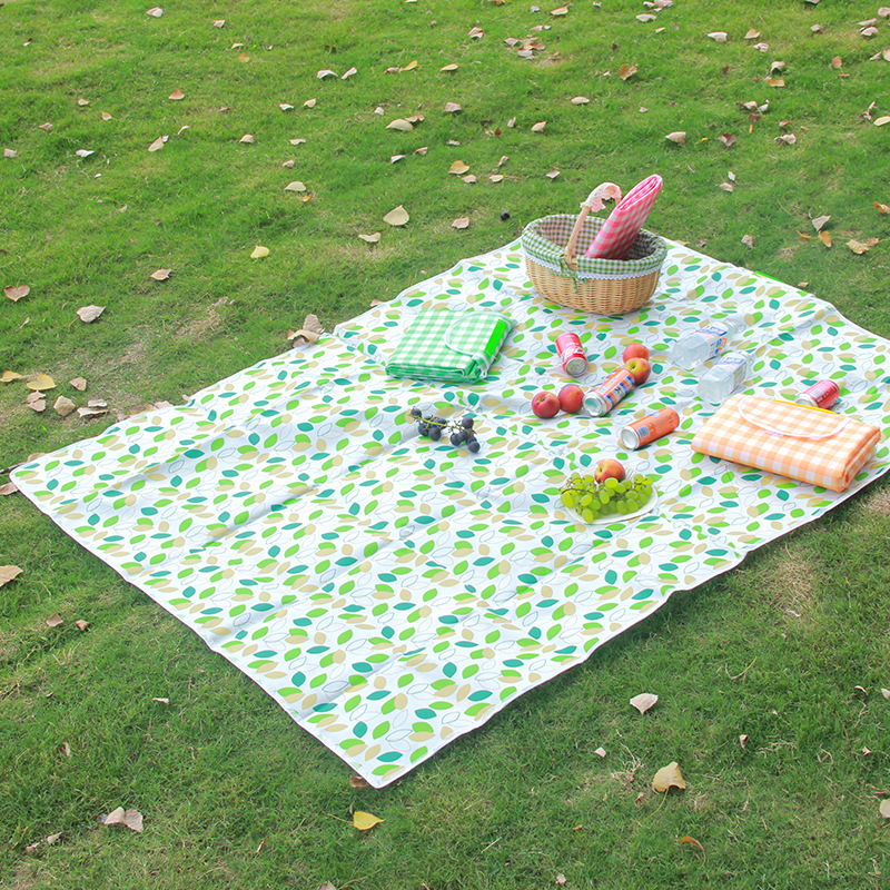 Sklopiva vodootporna piknik podloga za kampiranje i aktivnosti na otvorenom, veličine 1,5×2 m ili 2×2 m, pogodna za 6–8 osoba