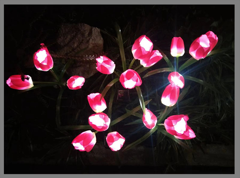 Vanjska vodootporna solarna rasvjeta u obliku biljke, model YD-007; materijal: nehrđajući čelik + PC cijev + ABS plastika; trajanje osvjetljenja: 6–12 sati