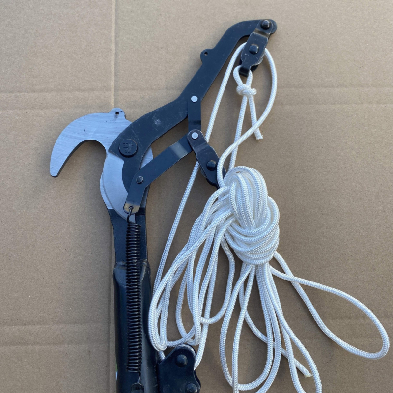 Foarfecă de tăiere pentru crengi înalte cu funie de 5 m, roată din oțel și carcasă din plastic (Brand: Unique; Funie: 5 m; Roată: oțel; Material: plastic)