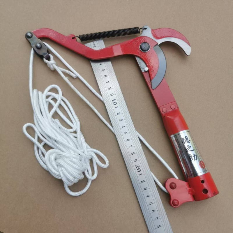 Foarfecă de tăiere pentru crengi înalte cu funie de 5 m, roată din oțel și carcasă din plastic (Brand: Unique; Funie: 5 m; Roată: oțel; Material: plastic)