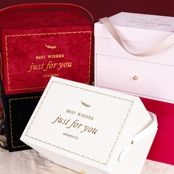 Κουτί μακιγιάρ και δώρων με βελούδινη υφή, διπλό χερούλι μεταφοράς, περιλαμβάνεται φουλάρι, κατασκευή από βελούδινο ύφασμα και σκληρό χαρτόνι, επίχρυσο φινίρισμα