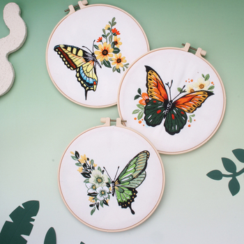 Pillangó hímzőkészlet pamut anyaggal, kézzel készített, személyre szabható, modern minimalista stílusban, nappalira, hálószobára, étkezőre, gyerekszobára és kereskedelmi terek számára.