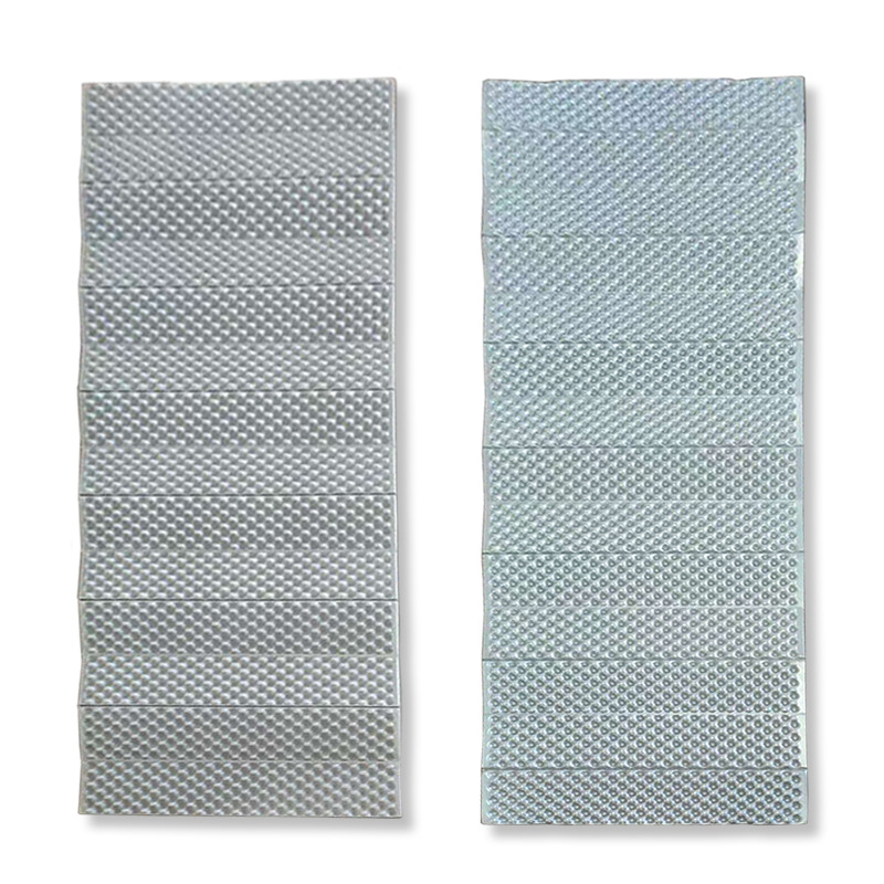 XPE vanjski madrac otporan na vlagu s aluminijskom folijom, model HL-2002, težina 240 g, za 1 osobu