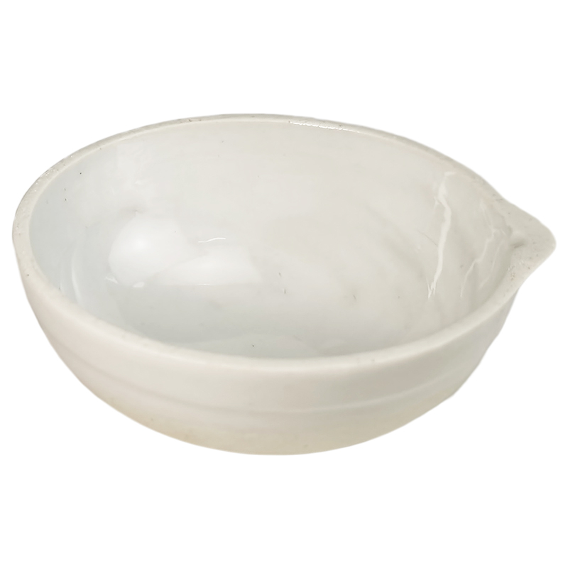 Laboratóriumi felszereléskészlet vas keretes állvánnyal, pároló edény, alkohol lámpa, mérleg, szűrőpapír