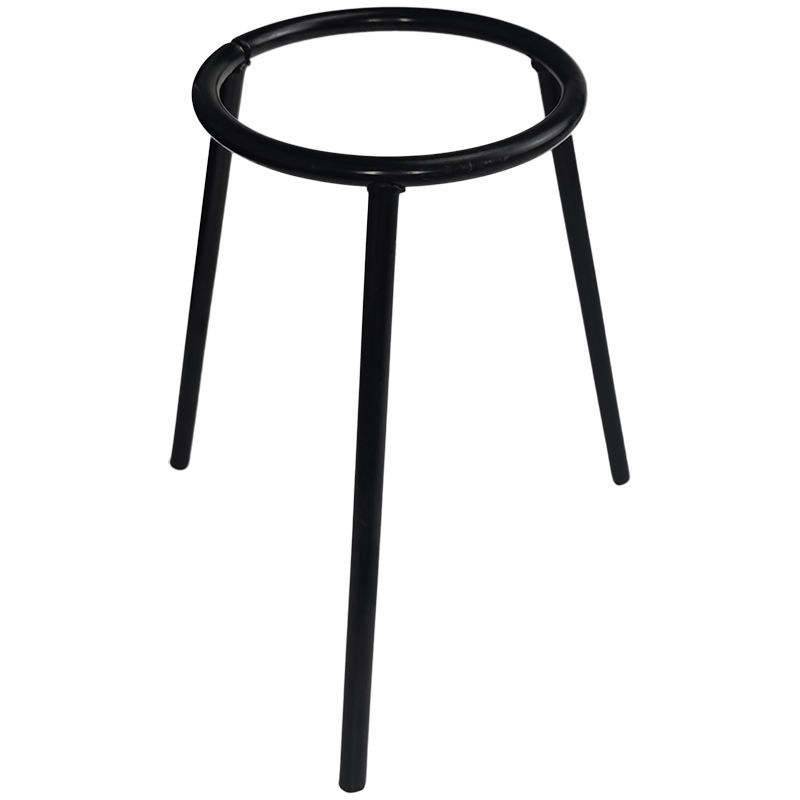 Laboratóriumi felszereléskészlet vas keretes állvánnyal, pároló edény, alkohol lámpa, mérleg, szűrőpapír