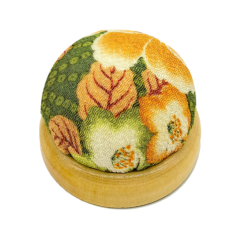 Perne DIY pentru cross-stitch cu bază din lemn și inserție semicirculară pentru ace, imprimeu pe crepe, 40 g – stil japonez drăguț, set unelte broderie