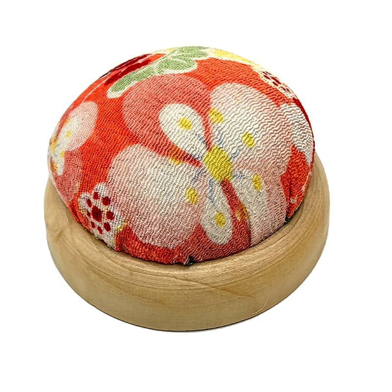 Perne DIY pentru cross-stitch cu bază din lemn și inserție semicirculară pentru ace, imprimeu pe crepe, 40 g – stil japonez drăguț, set unelte broderie