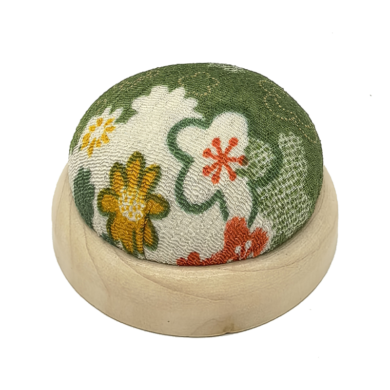 Perne DIY pentru cross-stitch cu bază din lemn și inserție semicirculară pentru ace, imprimeu pe crepe, 40 g – stil japonez drăguț, set unelte broderie