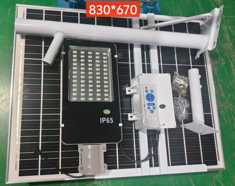 Ηλιακό εξωτερικό φωτιστικό δρόμου με τηλεχειριστήριο – LED 15W, IP65, λειτουργία 16–24 ωρών