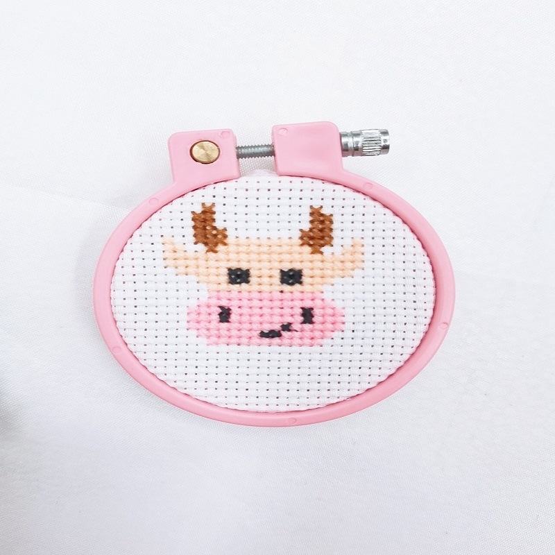 Ключодържател с кръстосана бродерия – анимационен мотив, комплект 11CT плат, DIY