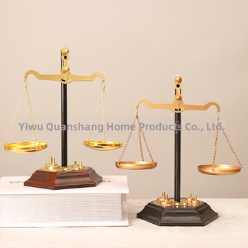 Ζυγός από σιδερένια τέχνη σε ευρωπαϊκό στυλ, επιτραπέζιο διακοσμητικό — χειροποίητος, ημιχειροκίνητος και ημιμηχανικός, υλικό: σίδηρος, κατάλληλο ως δώρο