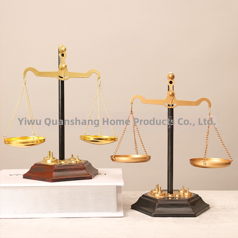 Ζυγός από σιδερένια τέχνη σε ευρωπαϊκό στυλ, επιτραπέζιο διακοσμητικό — χειροποίητος, ημιχειροκίνητος και ημιμηχανικός, υλικό: σίδηρος, κατάλληλο ως δώρο