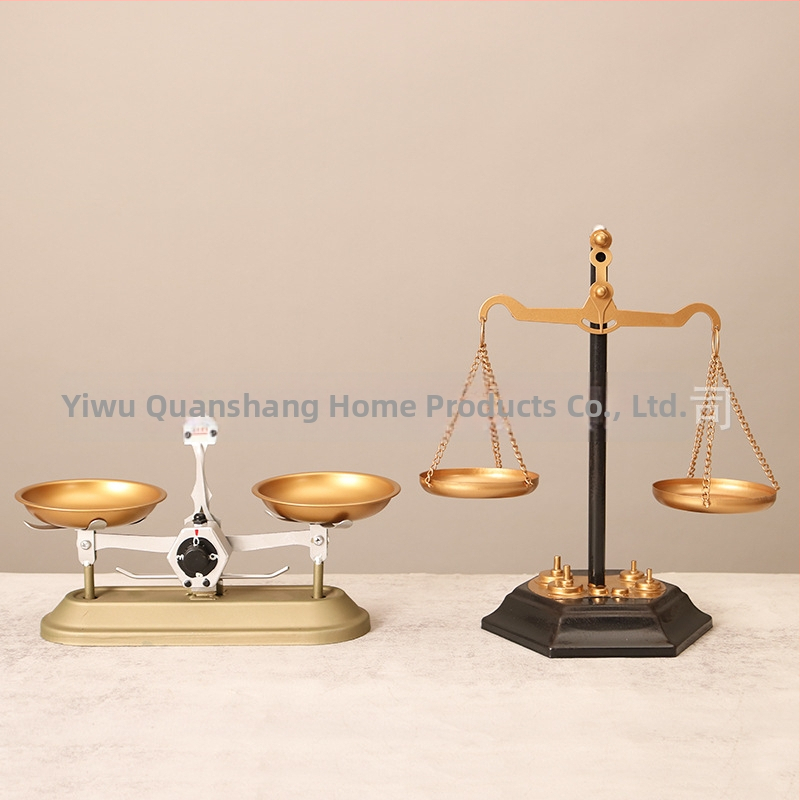 Ζυγός από σιδερένια τέχνη σε ευρωπαϊκό στυλ, επιτραπέζιο διακοσμητικό — χειροποίητος, ημιχειροκίνητος και ημιμηχανικός, υλικό: σίδηρος, κατάλληλο ως δώρο