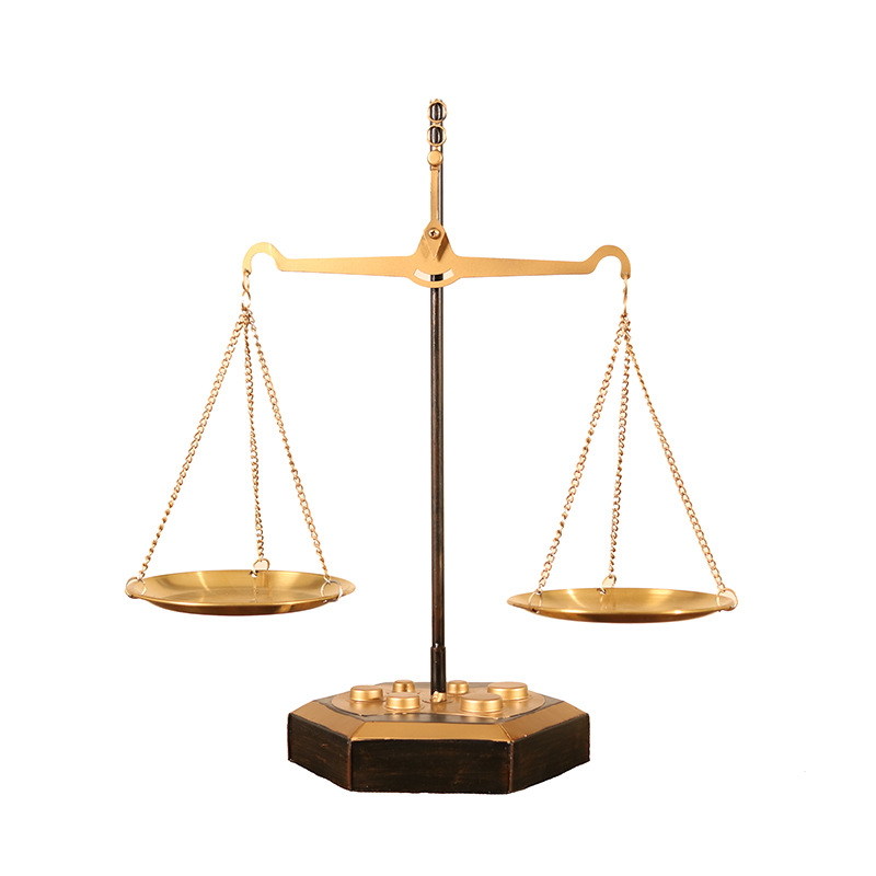 Ζυγός από σιδερένια τέχνη σε ευρωπαϊκό στυλ, επιτραπέζιο διακοσμητικό — χειροποίητος, ημιχειροκίνητος και ημιμηχανικός, υλικό: σίδηρος, κατάλληλο ως δώρο