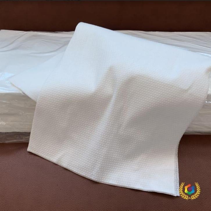 Μίας χρήσης πετσέτα μαλλιών με κεντημένο λογότυπο – Πολυεστέρας, 60 γρ, 80 νήματα, απορρόφηση νερού 0–5 δευτερόλεπτα, Πετσέτα ομορφιάς/λειτουργική