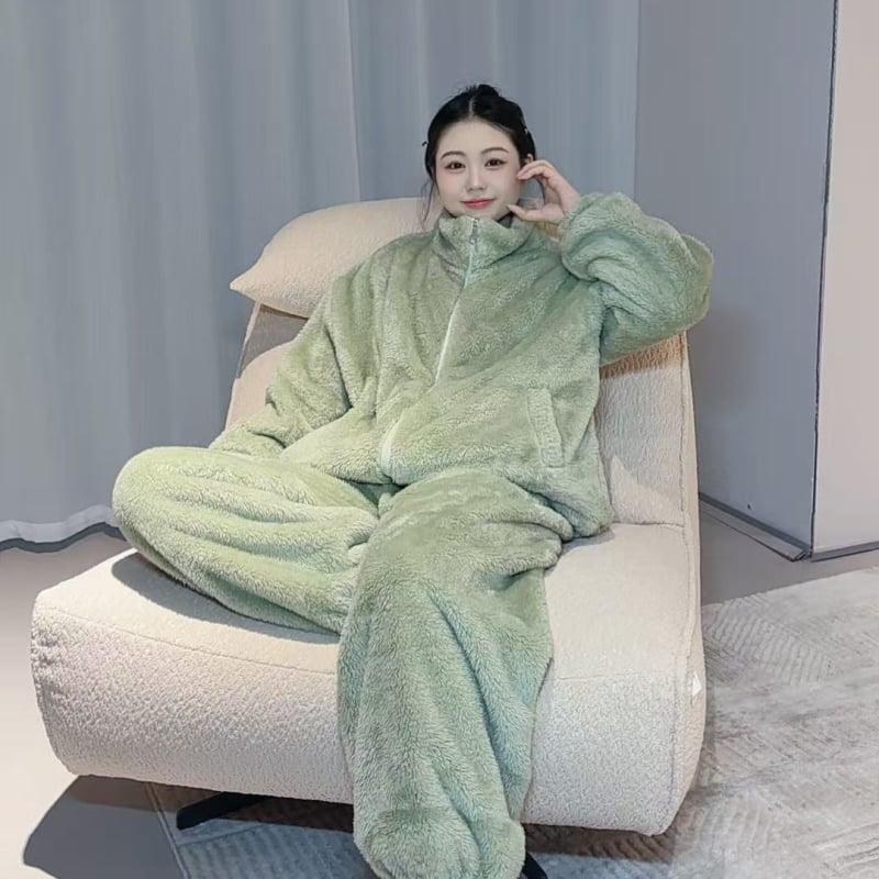 Ženski pidžama set od koralnog flisa, debeli pleteni materijal, stojeći ovratnik, zimска kućna odjeća