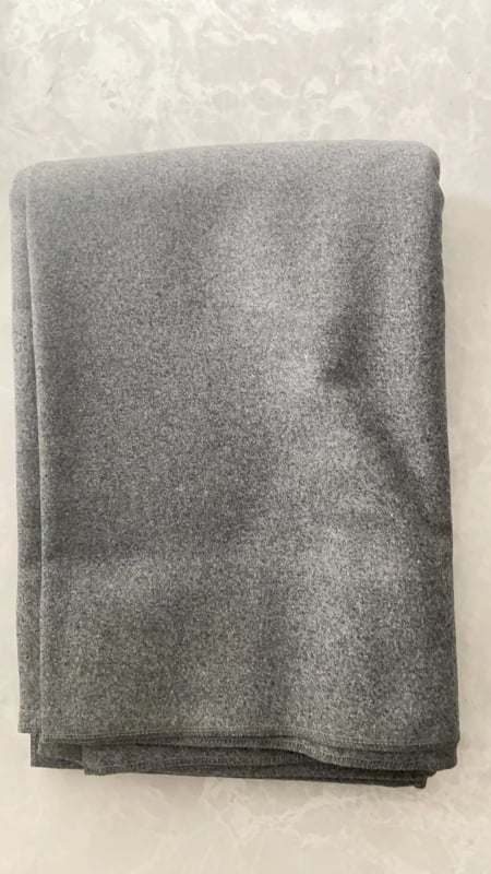 Kviltolt meleg kempingtakaró, mikroszálas anyag, gyapjú és szintetikus rostok keveréke, modell 368, 4–6 személyre, csúszásmentes nedvességálló alátét