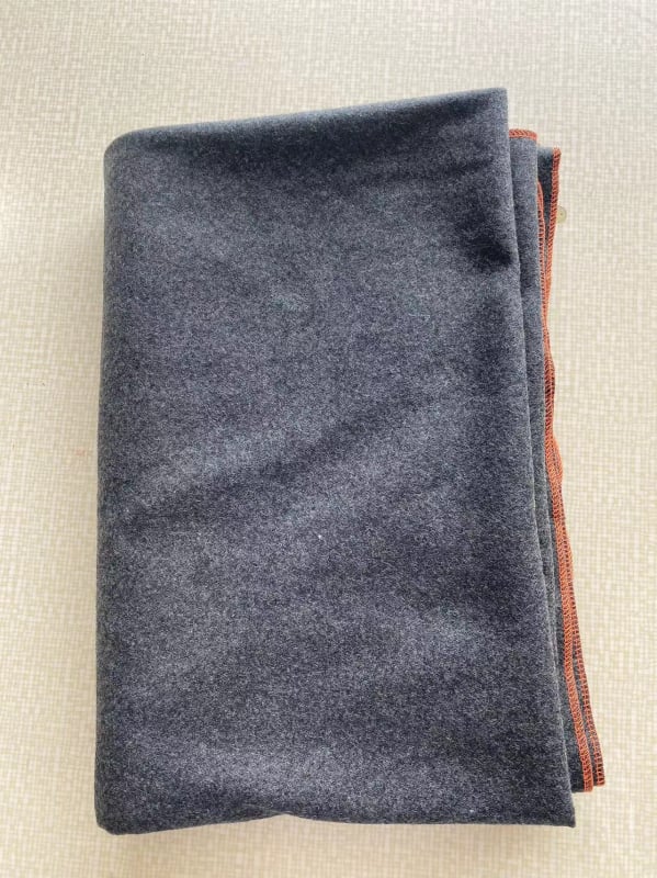 Kviltolt meleg kempingtakaró, mikroszálas anyag, gyapjú és szintetikus rostok keveréke, modell 368, 4–6 személyre, csúszásmentes nedvességálló alátét