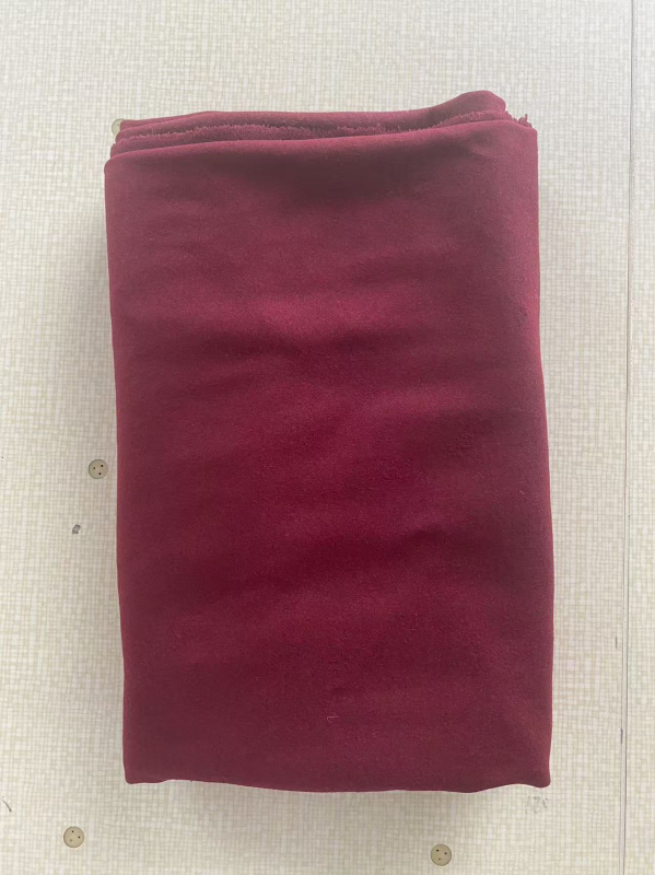 Kviltolt meleg kempingtakaró, mikroszálas anyag, gyapjú és szintetikus rostok keveréke, modell 368, 4–6 személyre, csúszásmentes nedvességálló alátét