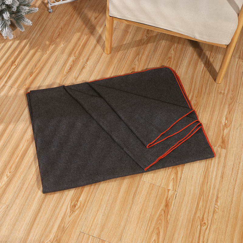 Kviltolt meleg kempingtakaró, mikroszálas anyag, gyapjú és szintetikus rostok keveréke, modell 368, 4–6 személyre, csúszásmentes nedvességálló alátét