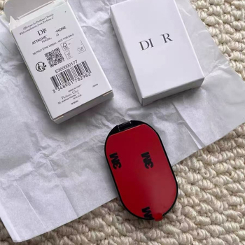 DIY Összecsukható telefon-tartó tükrökkel — kompakt, elegáns és praktikus; kétoldalas tükör (egyik oldal nagyít, másik normál); keret: gyanta; tükrös felület: ezüst
